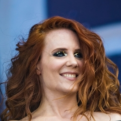 Simone Simons