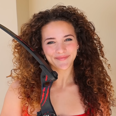 Sofie Dossi Autograph Profile