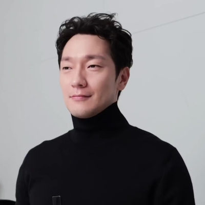 Son Suk-Ku Autograph Profile