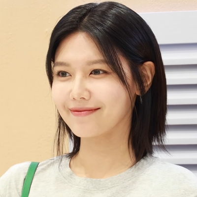 Sooyoung Autograph Profile