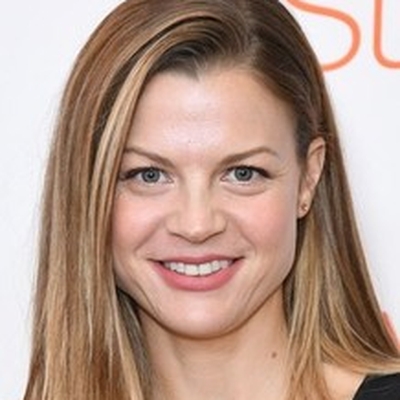 Stephanie Lemelin Autograph Profile