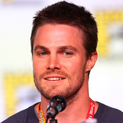 Stephen Amell Autograph Profile