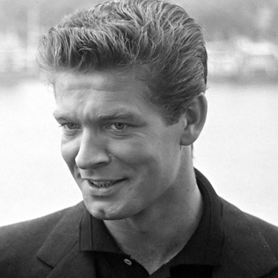 Stephen Boyd Autograph Profile