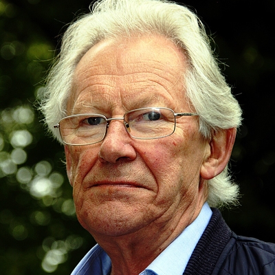 Stephen Thorne Autograph Profile