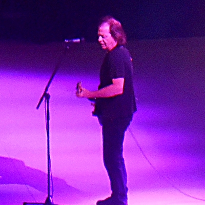 Stevie Young Autograph Profile
