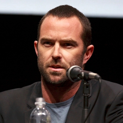 Sullivan Stapleton Autograph Profile
