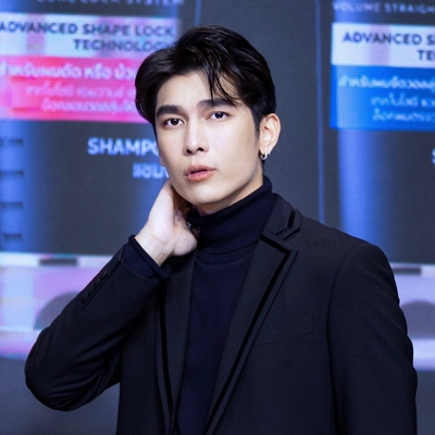 Suppasit Jongcheveevat Autograph Profile