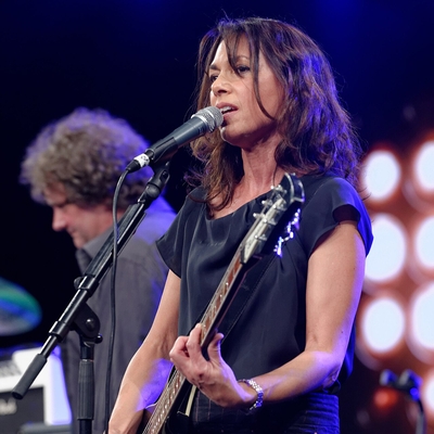Susanna Hoffs Autograph Profile