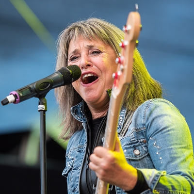 Suzi Quatro Autograph Profile