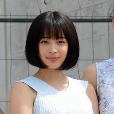 Suzu Hirose Autograph Profile