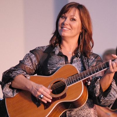 Suzy Bogguss Autograph Profile