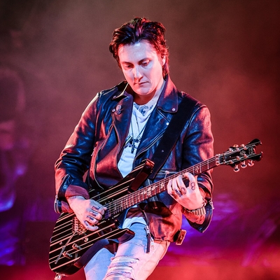 Synyster Gates Autograph Profile