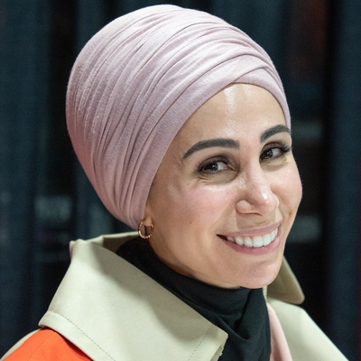 Tahereh Mafi Autograph Profile