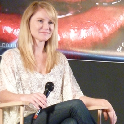 Tara Buck Autograph Profile