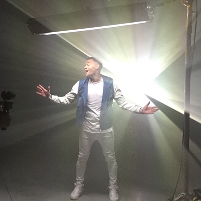Tauren Wells Autograph Profile