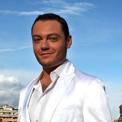 Tiziano Ferro Autograph Profile