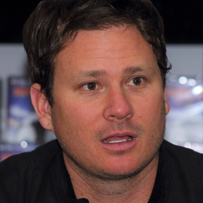 Tom DeLonge Autograph Profile