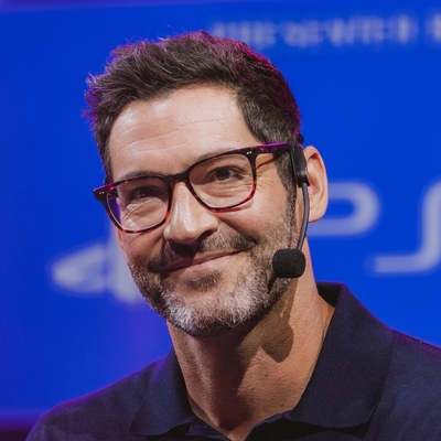 Tom Ellis Autograph Profile