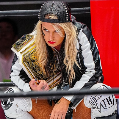 Toni Storm Autograph Profile