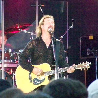 Travis Tritt Autograph Profile