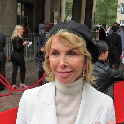 Trudie Styler Autograph Profile