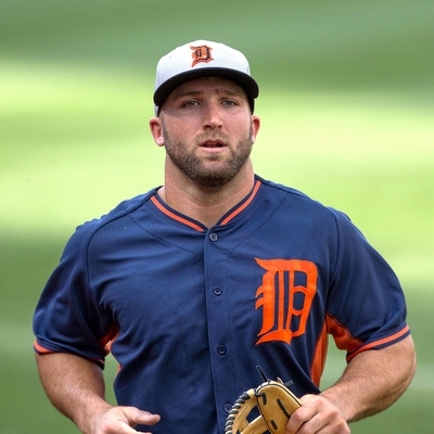 Tyler Collins Autograph Profile