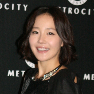 Uhm Ji-won Autograph Profile