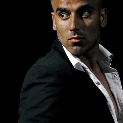 Umar Khan Autograph Profile