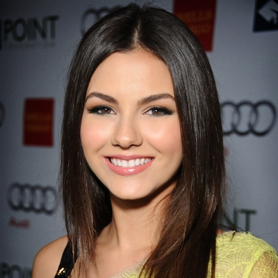 Victoria Justice Autograph Profile