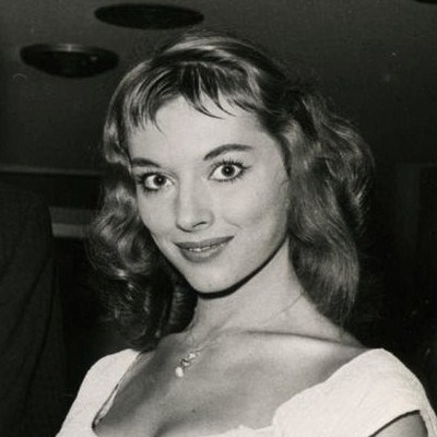 Vikki Dougan Autograph Profile