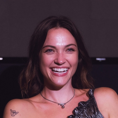 Violett Beane Autograph Profile