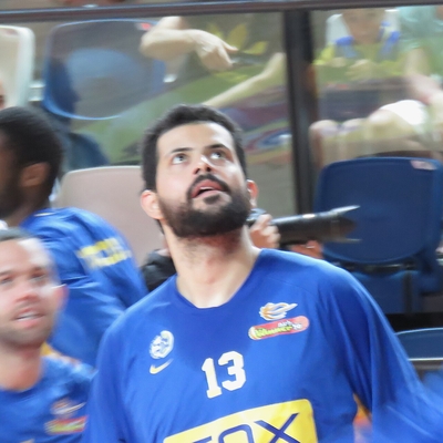 Vitor Faverani Autograph Profile