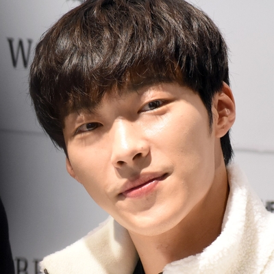 Woo Do-hwan Autograph Profile