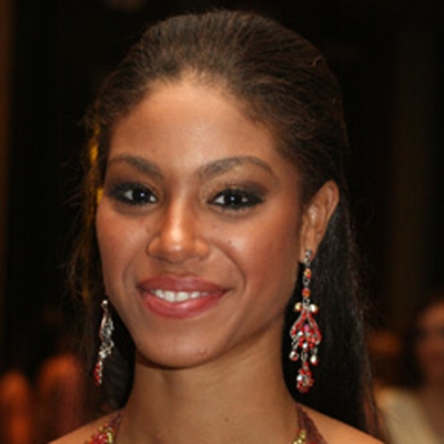 Yendi Phillips Autograph Profile