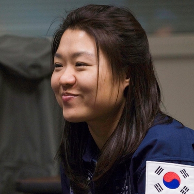 Yi So-yeon Autograph Profile