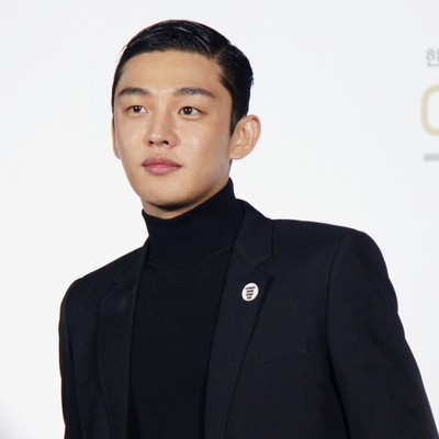 Yoo Ah-in Autograph Profile