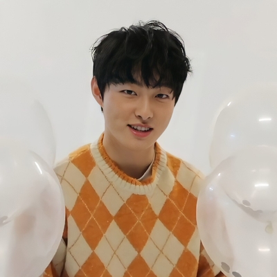 Yoon Chan-young Autograph Profile