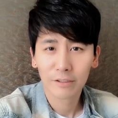 Yu Xiaoguang Autograph Profile