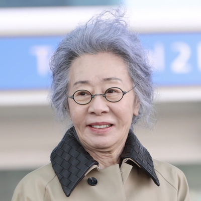 Yuh Jung Youn Autograph Profile