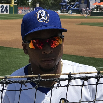 Yusniel Diaz Autograph Profile