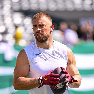 Zach Ertz Autograph Profile