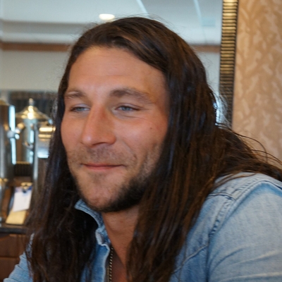 Zach McGowan Autograph Profile