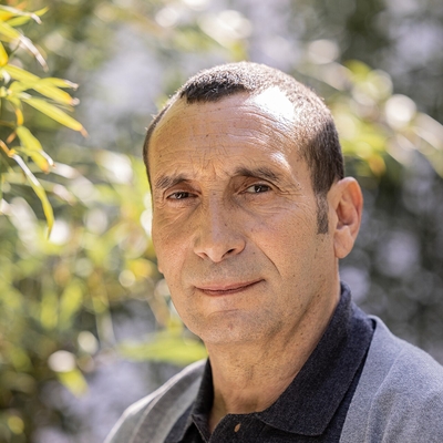Zinedine Soualem Autograph Profile