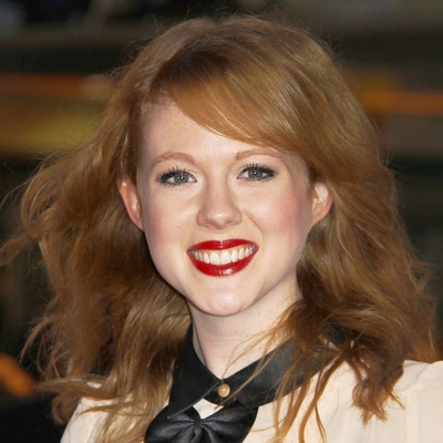 Zoe Boyle Autograph Profile