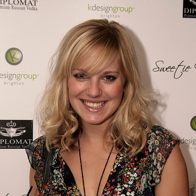 Zoë Lister Autograph Profile