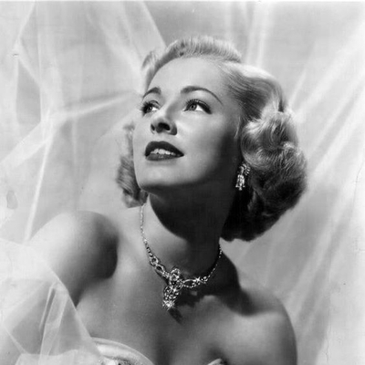 Zoë Mozert Autograph Profile