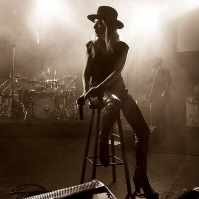 ZZ Ward Autograph Profile