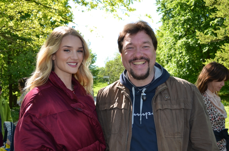 Rosie Huntington-Whiteley Photo with RACC Autograph Collector RB-Autogramme Berlin