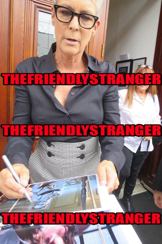 Jamie Lee Curtis Signing Autograph for RACC Autograph Collector THEFRIENDLYSTRANGER
