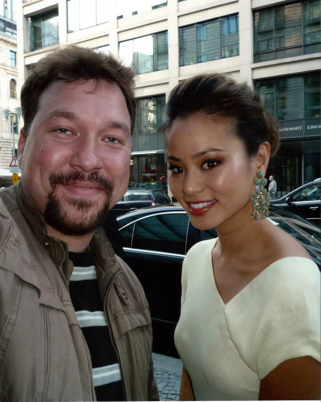 Jamie Chung Photo with RACC Autograph Collector RB-Autogramme Berlin